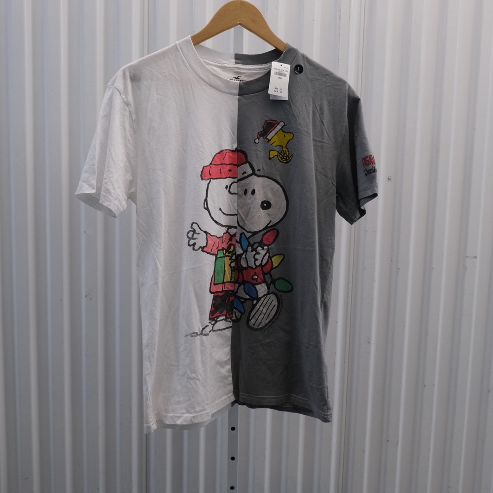 NWT Hollister Peanuts Graphic T-Shirt Mens Small White Grey Snoopy Christmas